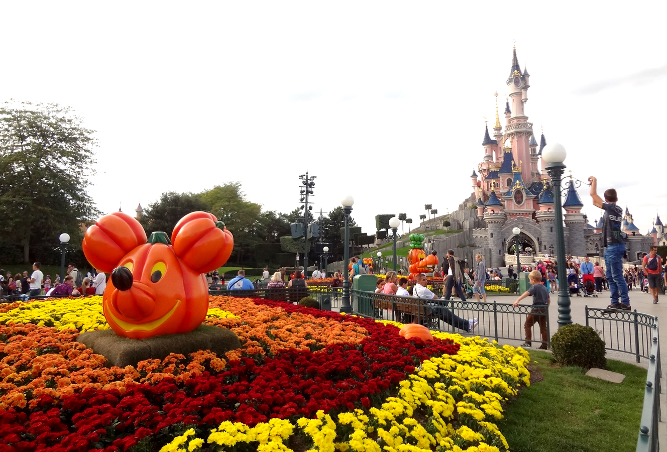 disneyland-halloween1