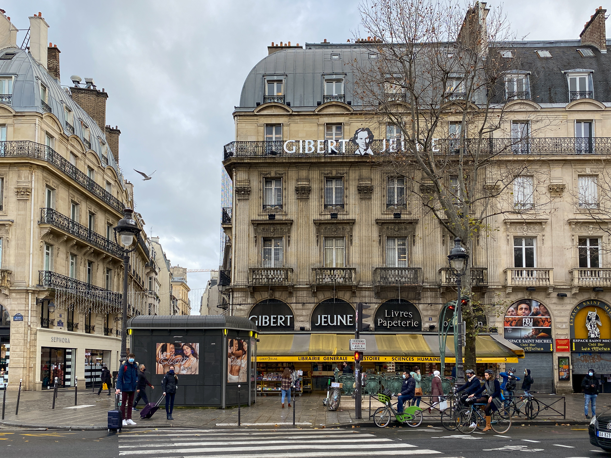 オー シャンゼリゼ をフランス語で歌おう シャンゼリゼ チャレンジ 完結編 トリコロル パリ パリとフランスの旅行 観光情報